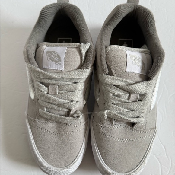 Vans Gray and White Sneakers Classic Low-Top Design men 6.5 women 8 - Picture 6 of 11